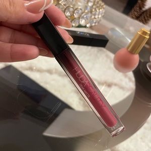 HUDA BEAUTY Demi Lipstick in Bonnie